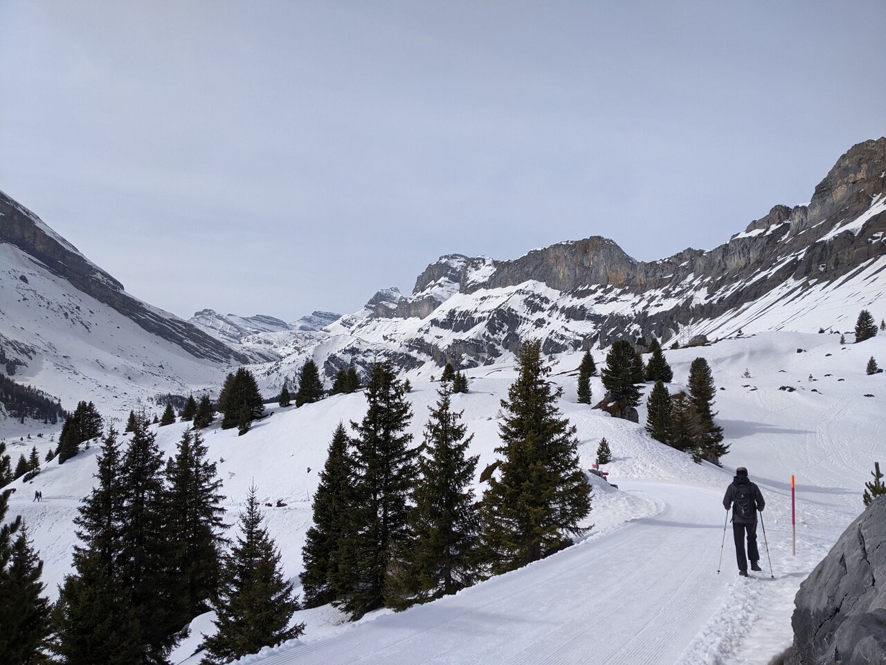 Präparierter Wanderweg im Schnee